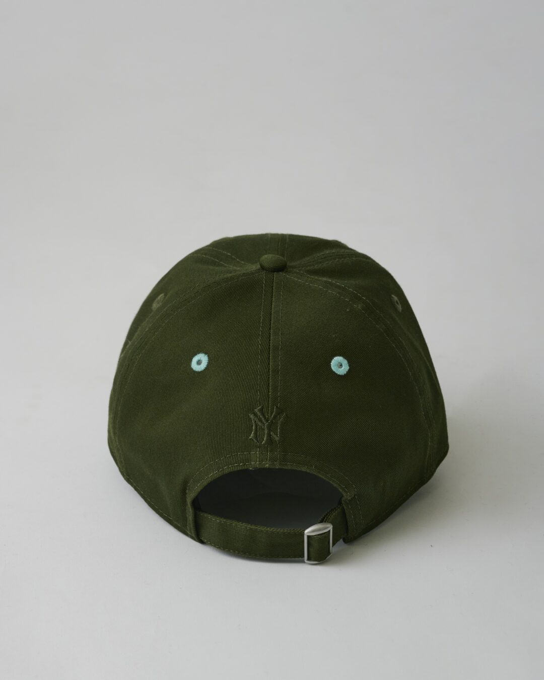 ロゴを反時計回りに25度傾けた New Era for JOURNAL STANDARD & THE STAND FOOL SO GOOD “9TWENTY 25DEG” 2026 SS コラボが4月中旬 発売 (ニューエラ ジャーナルスタンダード)