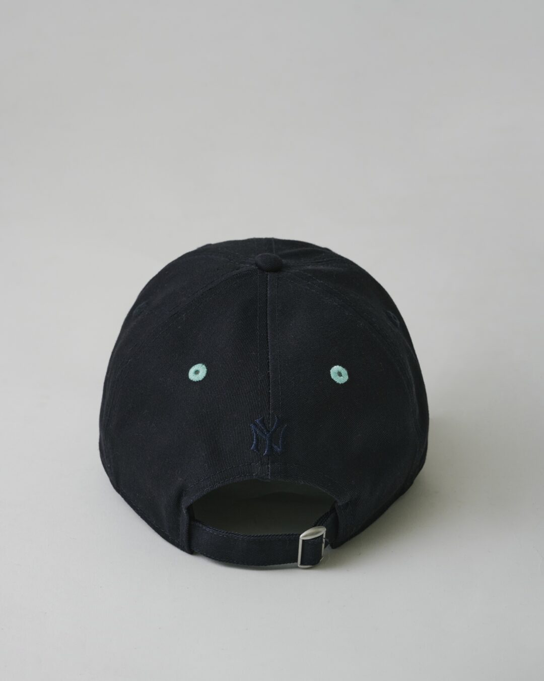 ロゴを反時計回りに25度傾けた New Era for JOURNAL STANDARD & THE STAND FOOL SO GOOD “9TWENTY 25DEG” 2026 SS コラボが4月中旬 発売 (ニューエラ ジャーナルスタンダード)