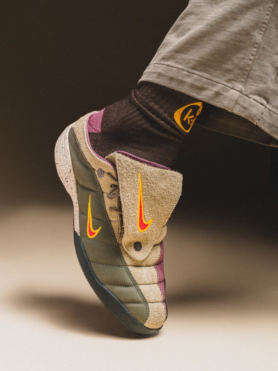 【2026年 5/28 発売】KIDS OF IMMIGRANTS x NIKE T90 Mule “Khaki/Velvet Brown” (ナイキ トータル 90 ミュール) [IH4422-200/IH4422-201]