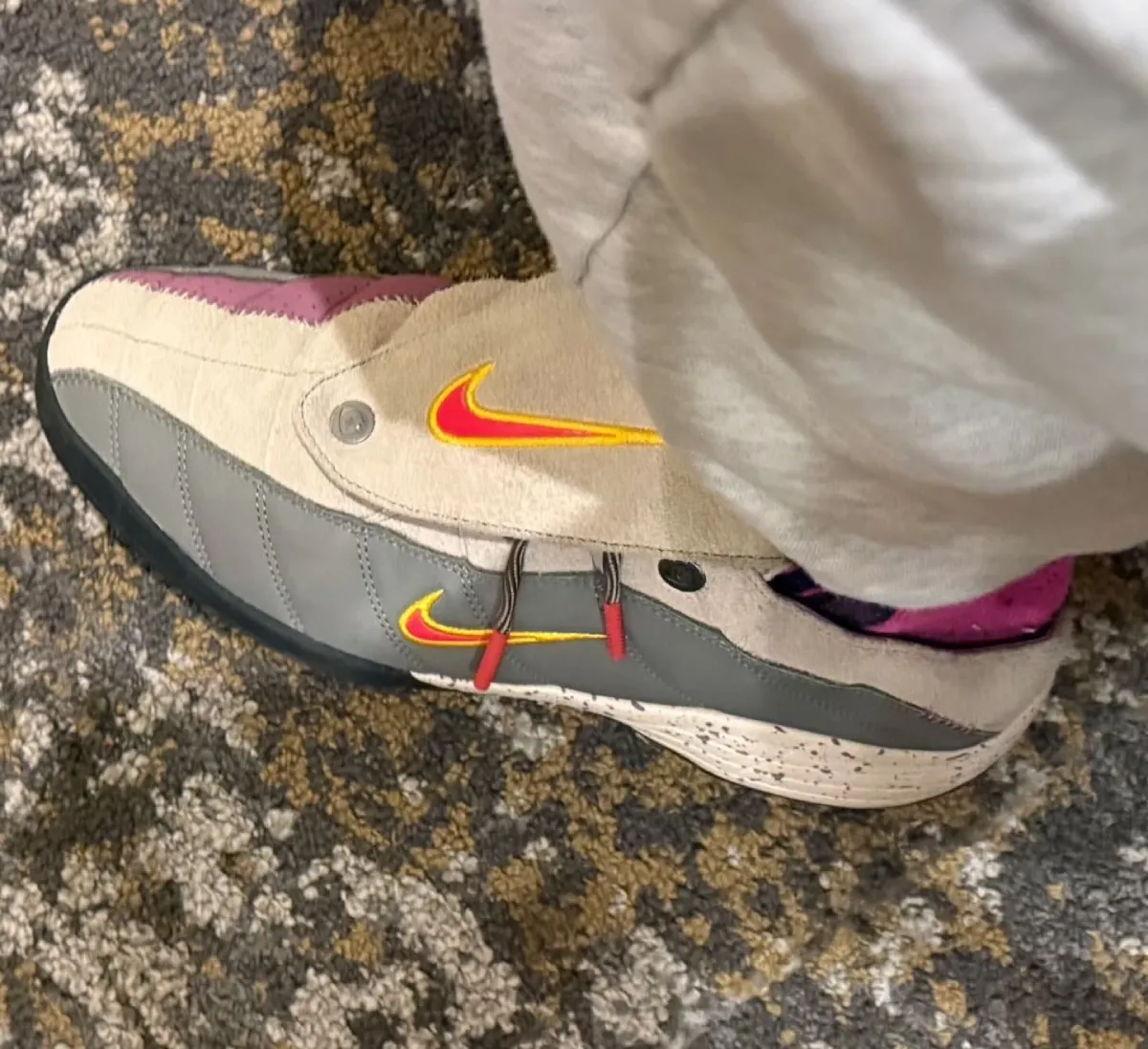 【2026年 夏 発売予定】KIDS OF IMMIGRANTS x NIKE T90 Mule “Khaki/Velvet Brown” (ナイキ トータル 90 ミュール) [IH4422-200/IH4422-201]