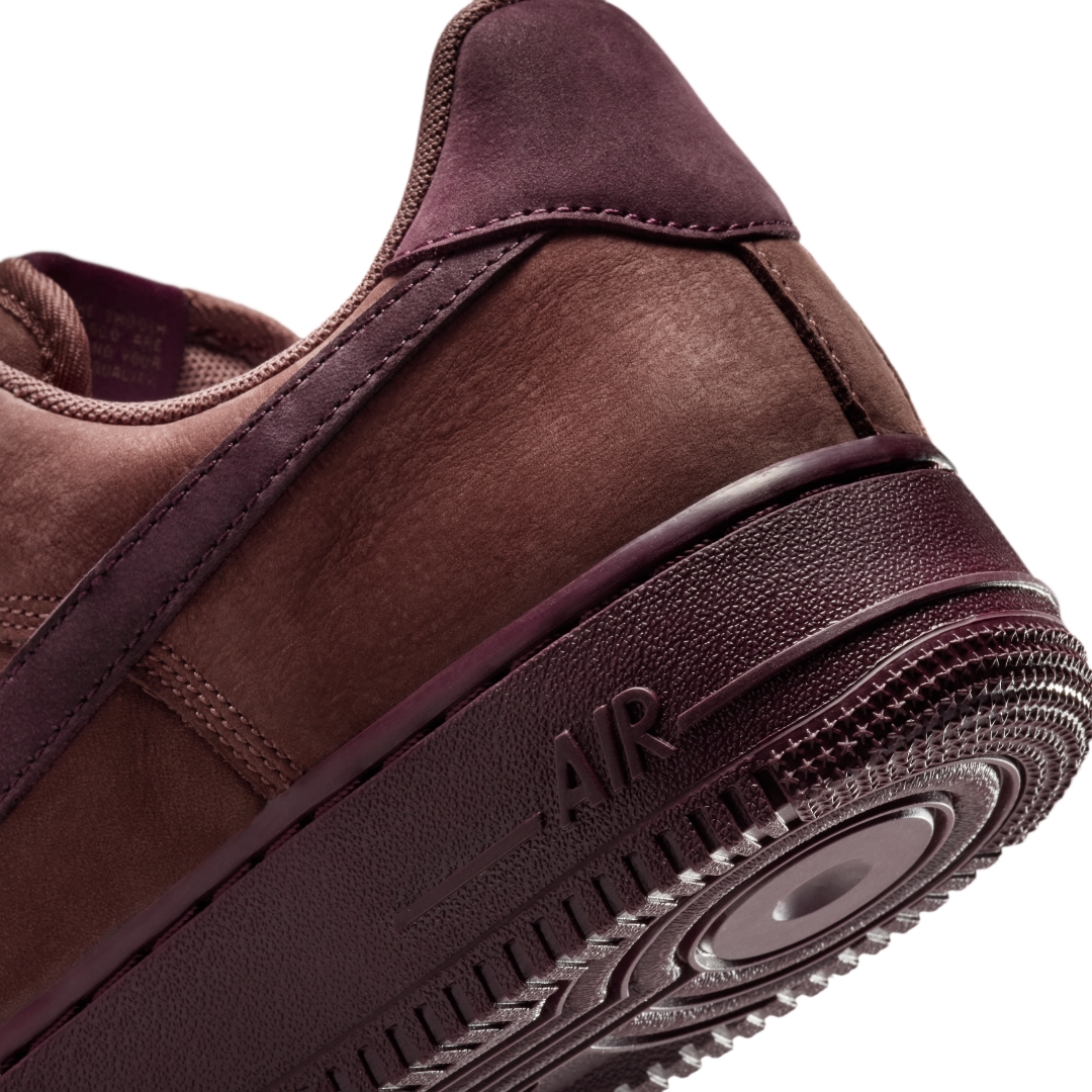 【2026年 発売予定】NIKE AIR FORCE 1 LOW RETRO “Red Sepia/Red Mahogany” (ナイキ エア フォース 1 ロー レトロ “レッドセピア/レッドマホガニー”) [IO9555-201]