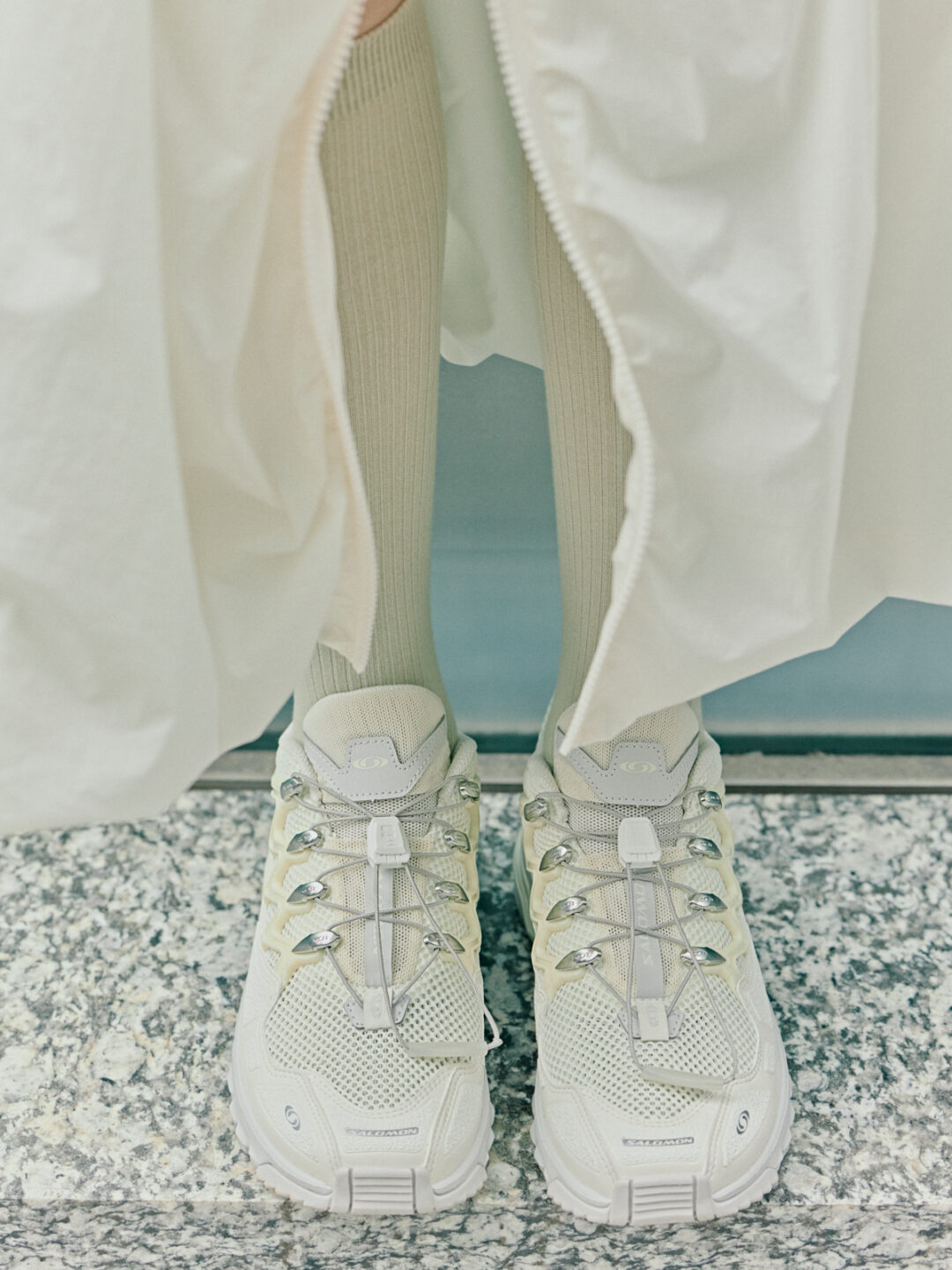 【emmi EXCLUSIVE・2026年 5/21 発売】Salomon ACS＋ “Ivory” (エミ サロモン アイボリー) [L45446200]