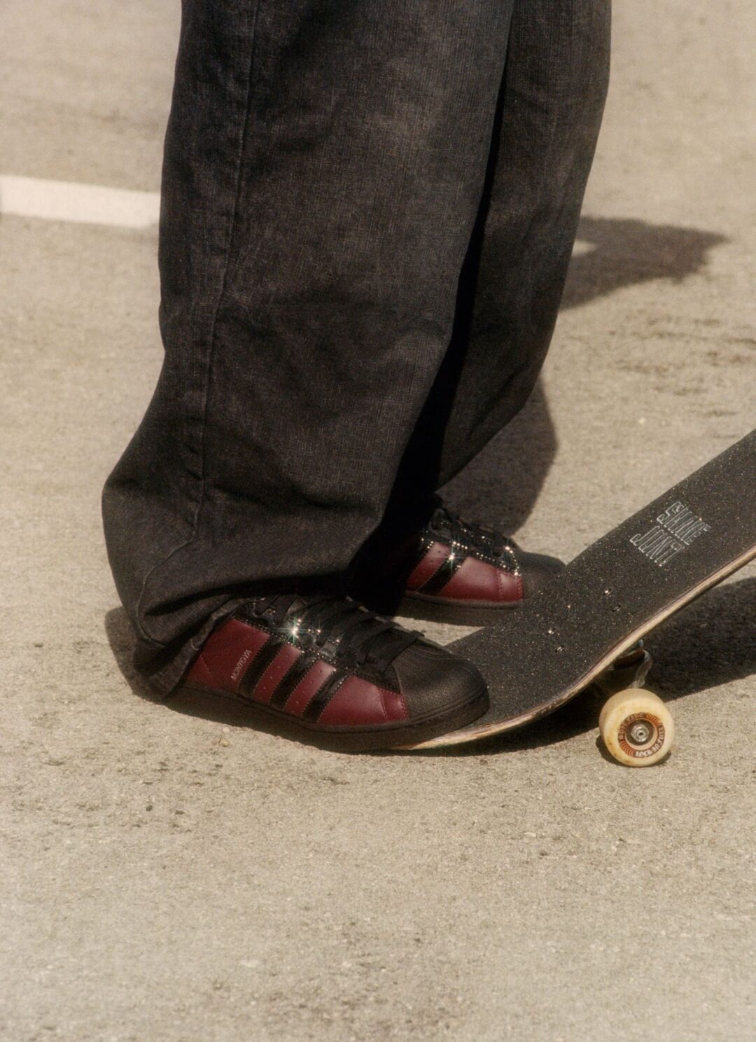 【2026年 5/2 発売】MARCOS MONTOYA × adidas Originals SUPERSTAR ADV “Maroon/Core Black” (マルコス・モントーヤ アディダス オリジナルス スーパースター “マルーン/ブラック”) [KI6735]