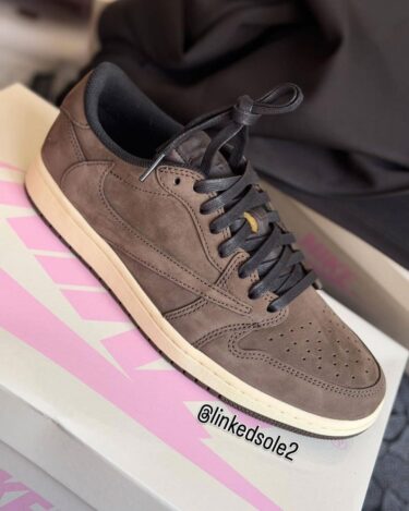 【サンプル】Travis Scott × NIKE AIR JORDAN 1 LOW OG SP “Mocha” (トラヴィス・スコット × ナイキ エア ジョーダン 1 ロー “モカ”)
