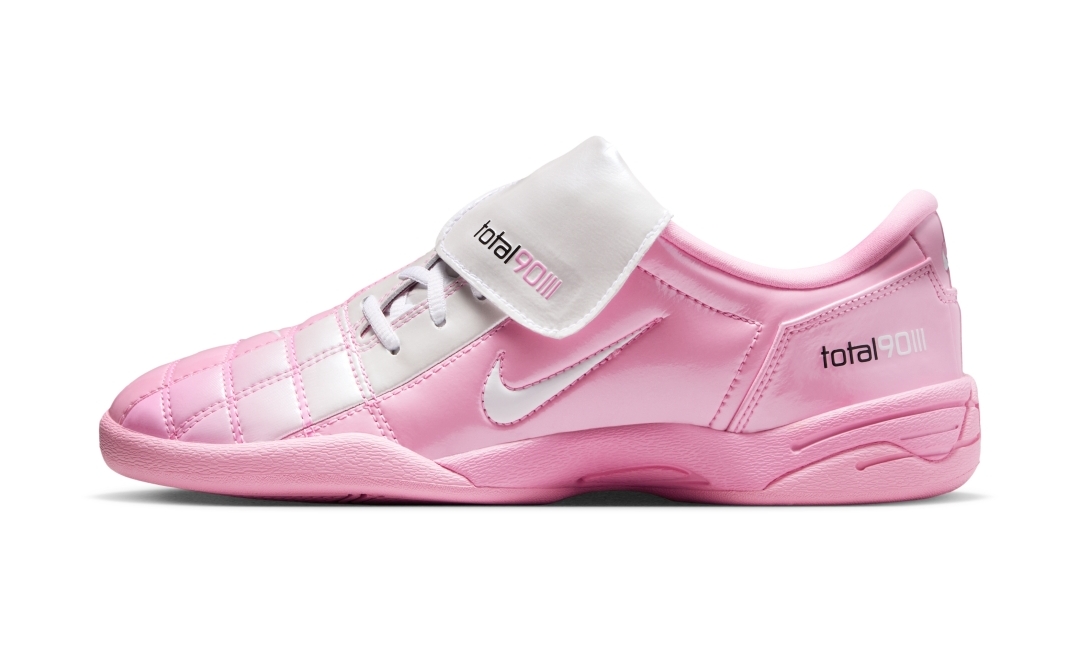 【2026年 発売予定】NIKE TOTAL 90 SE “Pink Rise/Black” (ナイキ トータル 90 “ピンクライズ/ブラック”) [IIO2389-600]