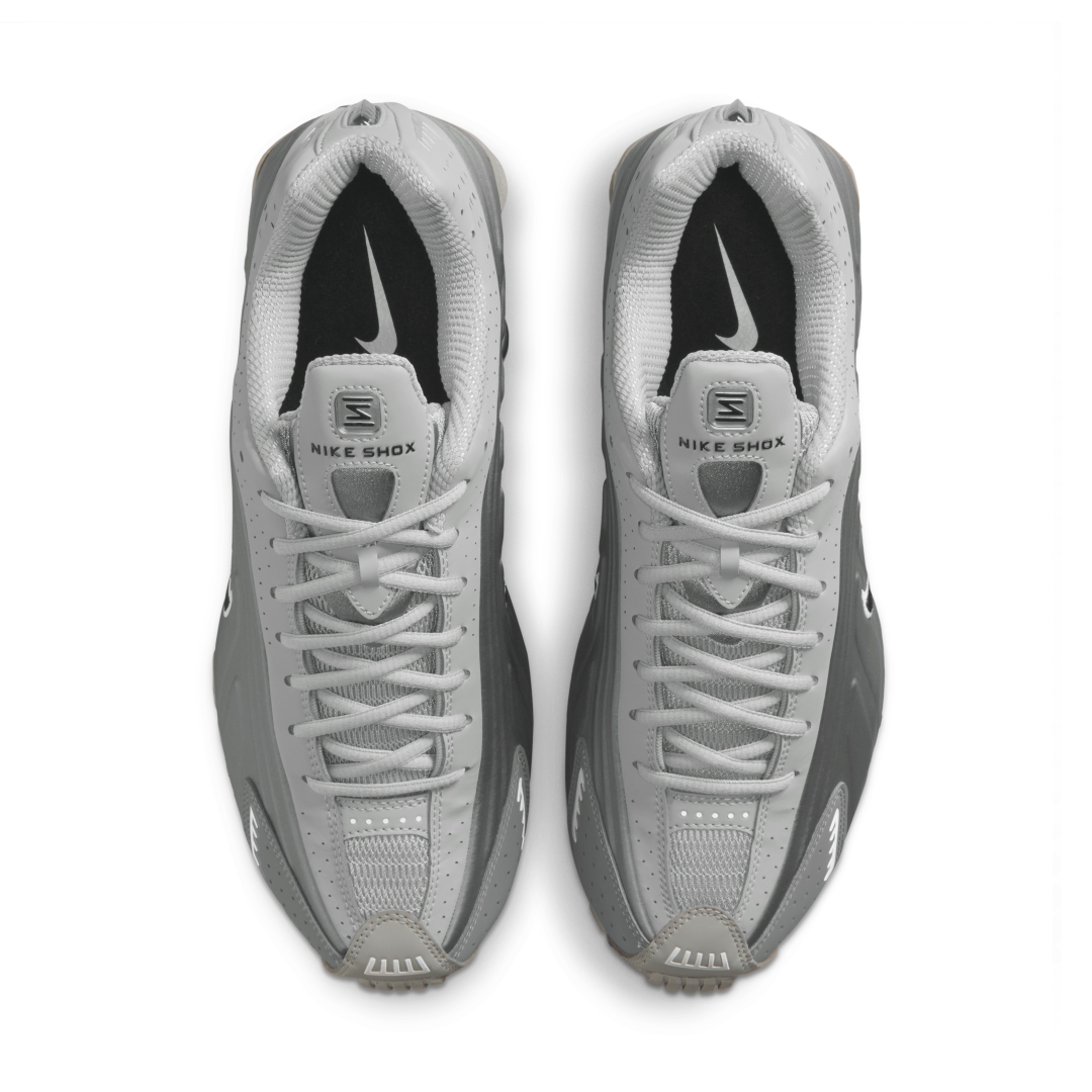 【2026年 発売】NIKE SHOX R4 “Light Smoke Grey/Smoke Grey” (ナイキ ショックス “ライトスモークグレー/スモークグレー”) [HQ1988-011]