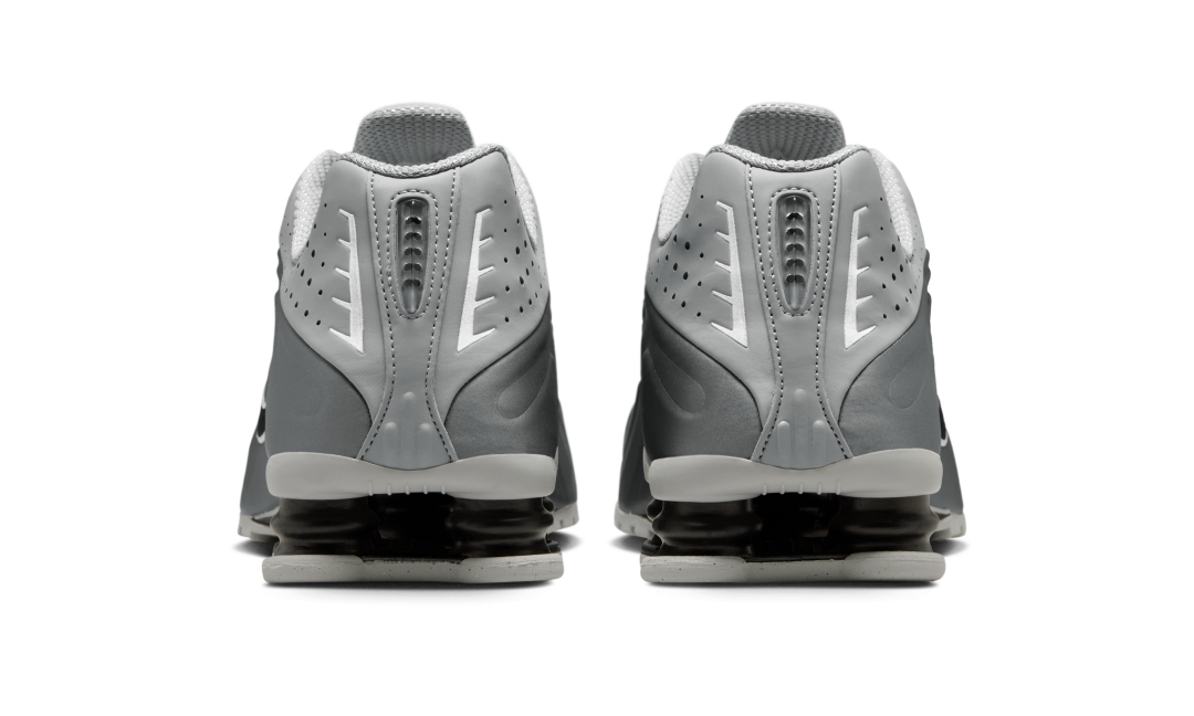 【2026年 発売】NIKE SHOX R4 “Light Smoke Grey/Smoke Grey” (ナイキ ショックス “ライトスモークグレー/スモークグレー”) [HQ1988-011]