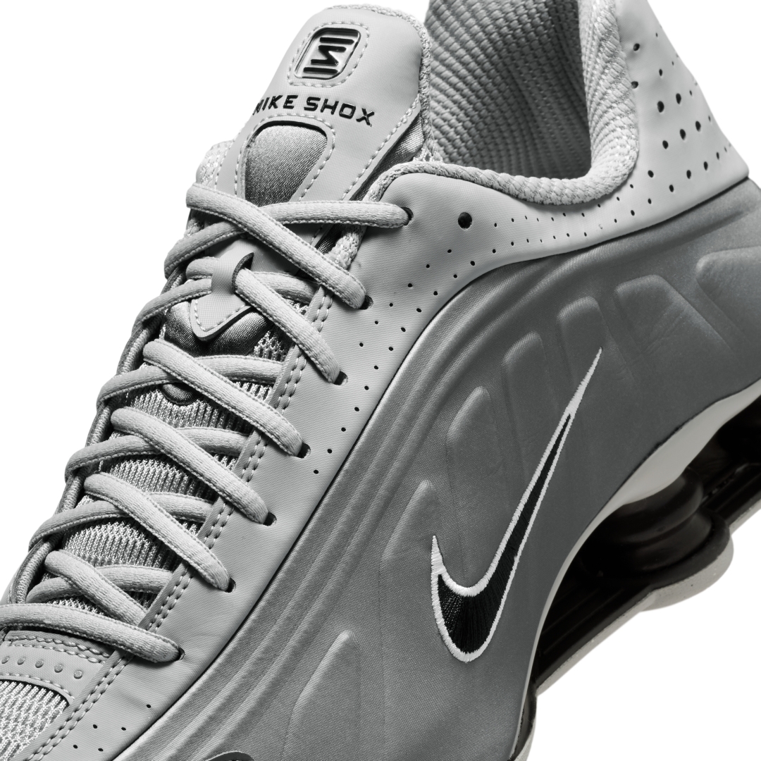 【2026年 発売】NIKE SHOX R4 “Light Smoke Grey/Smoke Grey” (ナイキ ショックス “ライトスモークグレー/スモークグレー”) [HQ1988-011]