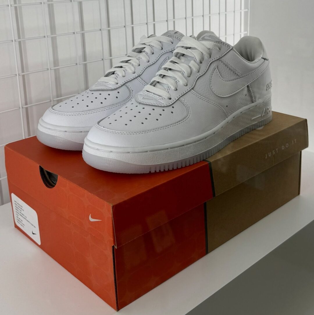 【サンプル】NIGO × NIKE AIR FORCE 1 LOW “Triple White/2GO” (ニゴー ナイキ エア フォース 1 ロー “トリプルホワイト”)