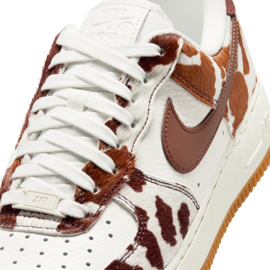 【2026年 夏 発売予定】NIKE W AIR FORCE 1 LOW “Cow Print/Field Brown” (ナイキ エア フォース 1 ロー “カウプリント/フィールドブラウン”) [IO0442-200]