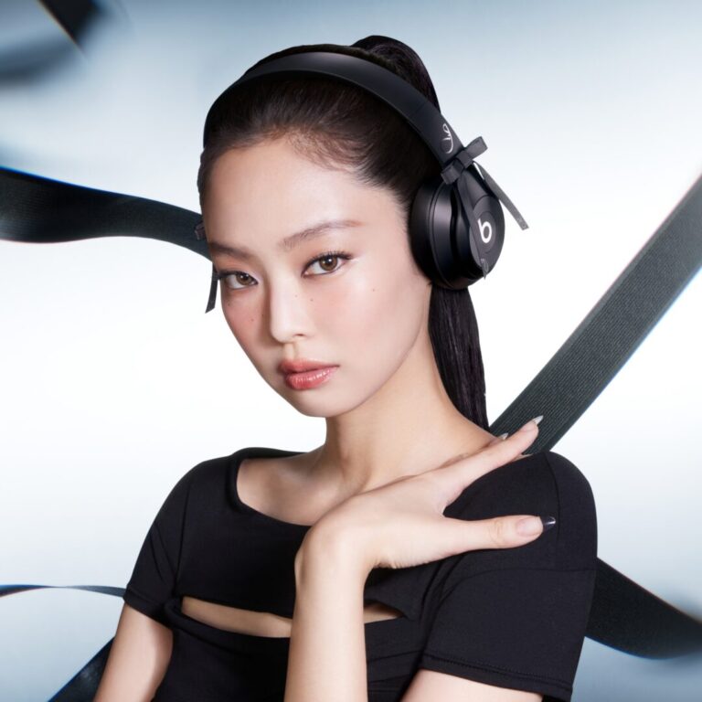 BLACKPINK JENNIE x Beats by Dre Solo 4 “Onix Black”が2026年 4/24
