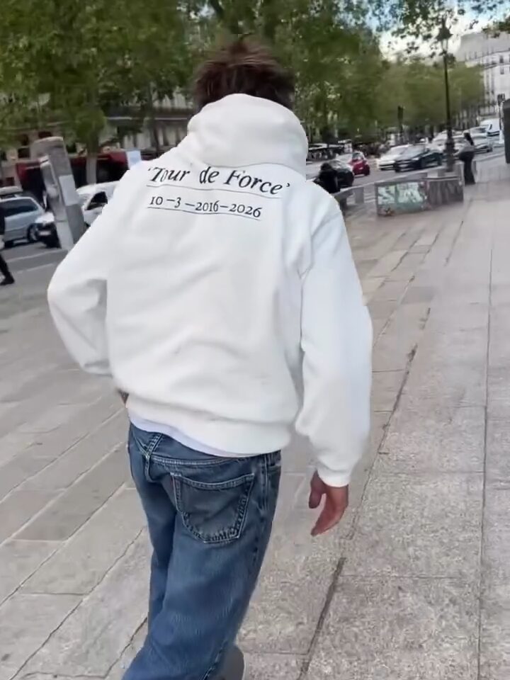 SUPREME PARIS オープン10周年記念 BOX LOGO HOODIEが発売予定