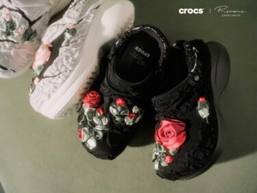 【2026年 6/4 発売】Caroline Hu x Crocs Bae Clog (クロックス キャロライン フウ ベイクロッグ) [212977-001/212977-0WV]