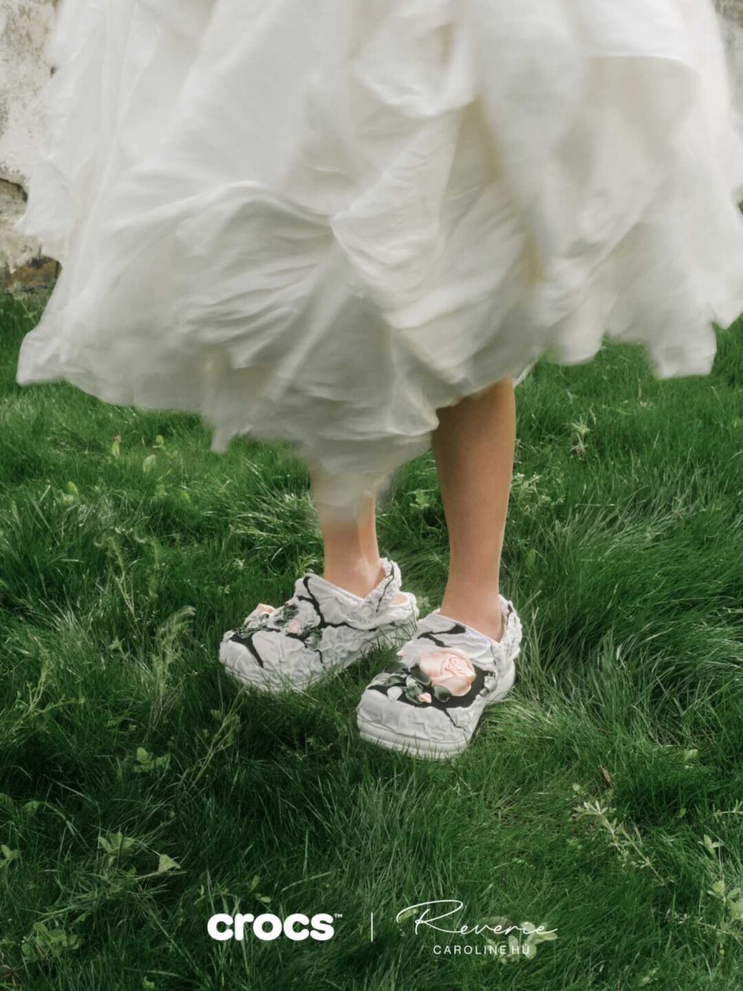 【2026年 6/4 発売】Caroline Hu x Crocs Bae Clog (クロックス キャロライン フウ ベイクロッグ) [212977-001/212977-0WV]