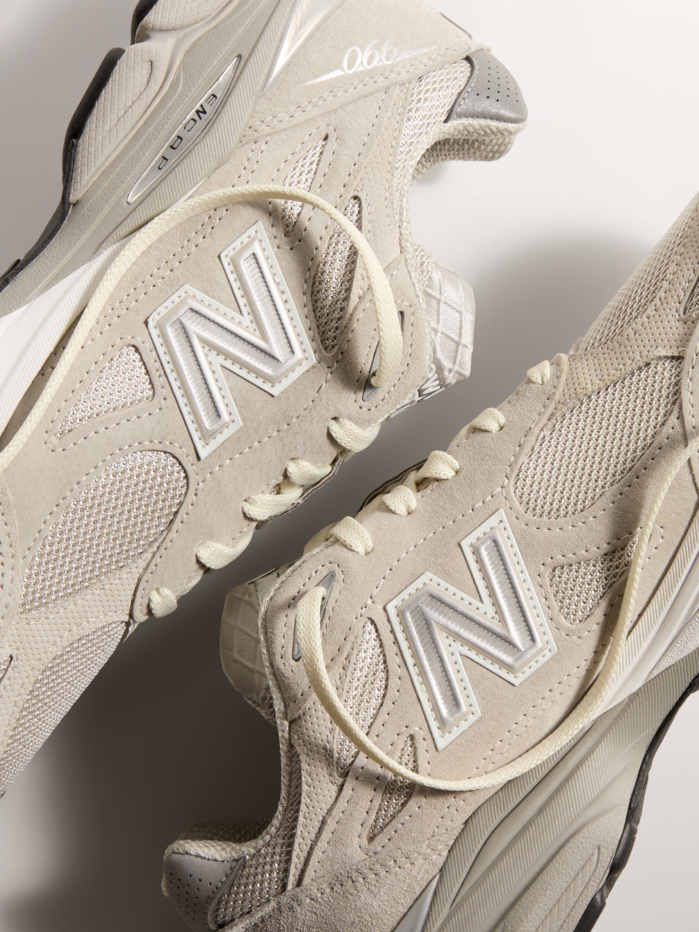 【2026年 5/8 & 5/11 発売】KITH × New Balance U990v3 KT3 “99X Series/Hallow” (キス ニューバランス) [U990KT3]