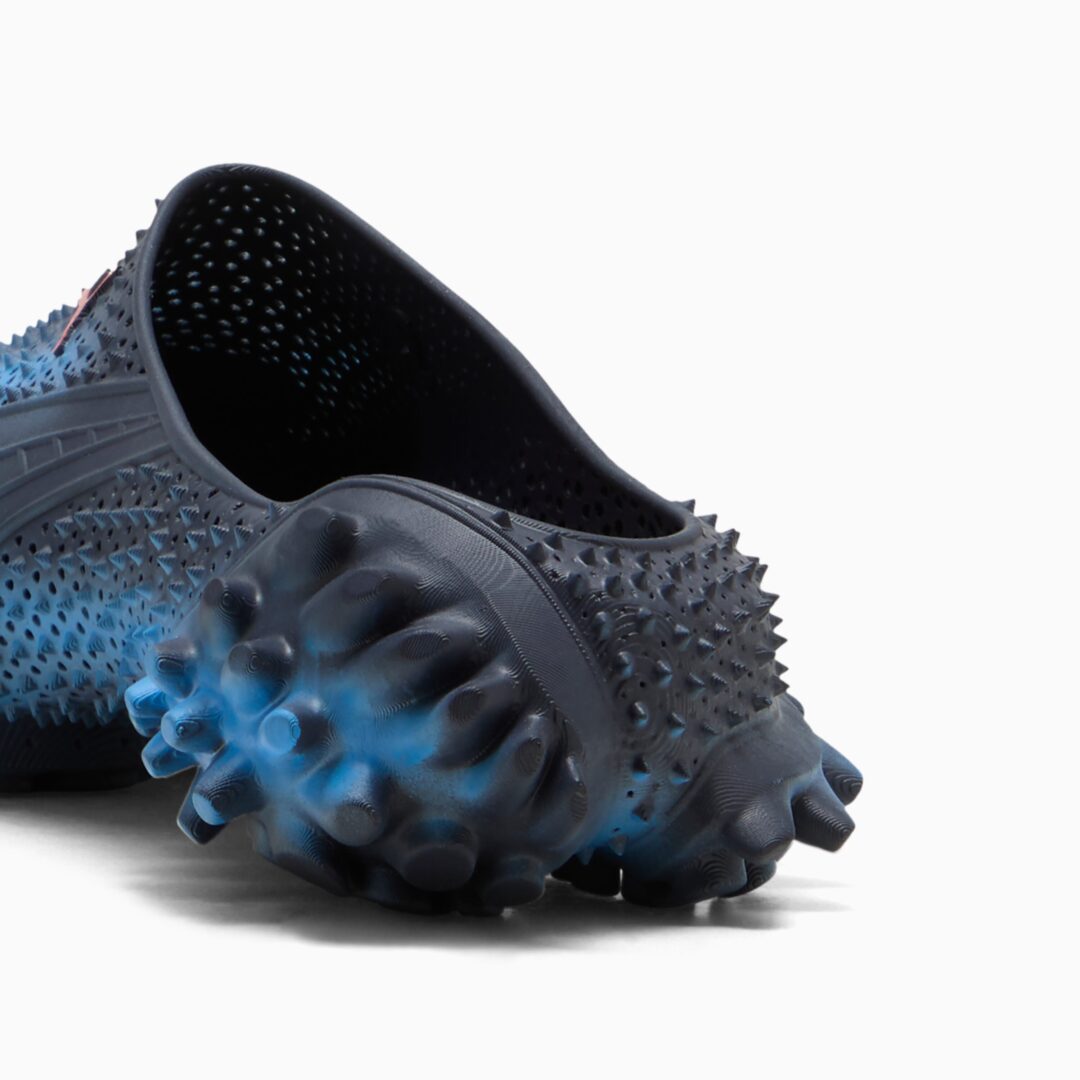 【2026年 5/21 発売】PUMA × A$AP ROCKY MOSTRO MULE “Black/Blue Glimmer” (プーマ エイサップ・ロッキー モストロ ミュール) [408909-03/408909-04]
