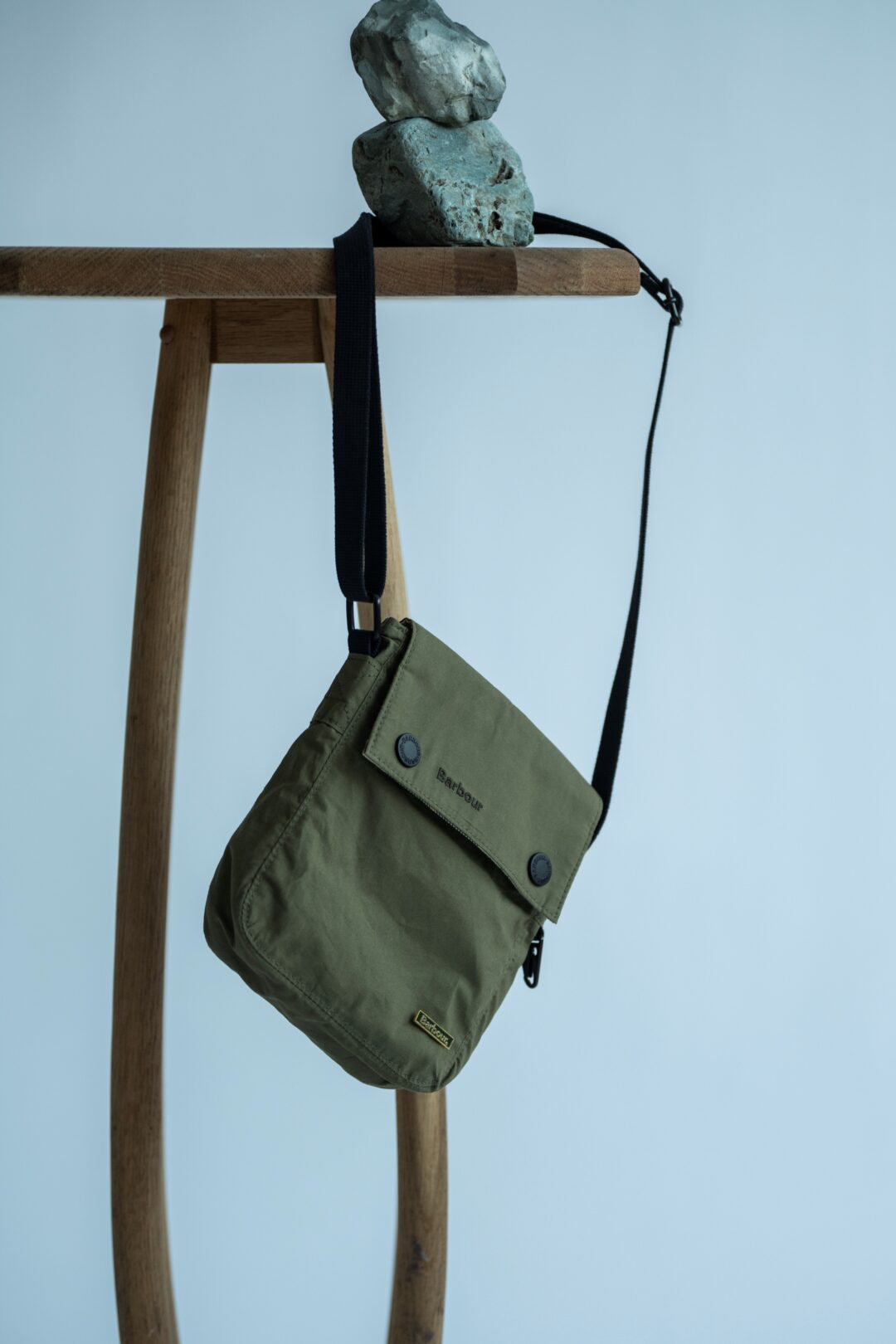 ADAM ET ROPE’ × Barbour 別注 “EX TRANSPORT CROSSBODY BAG”が2026年 5/30 発売 (アダム エ ロペ バブアー)