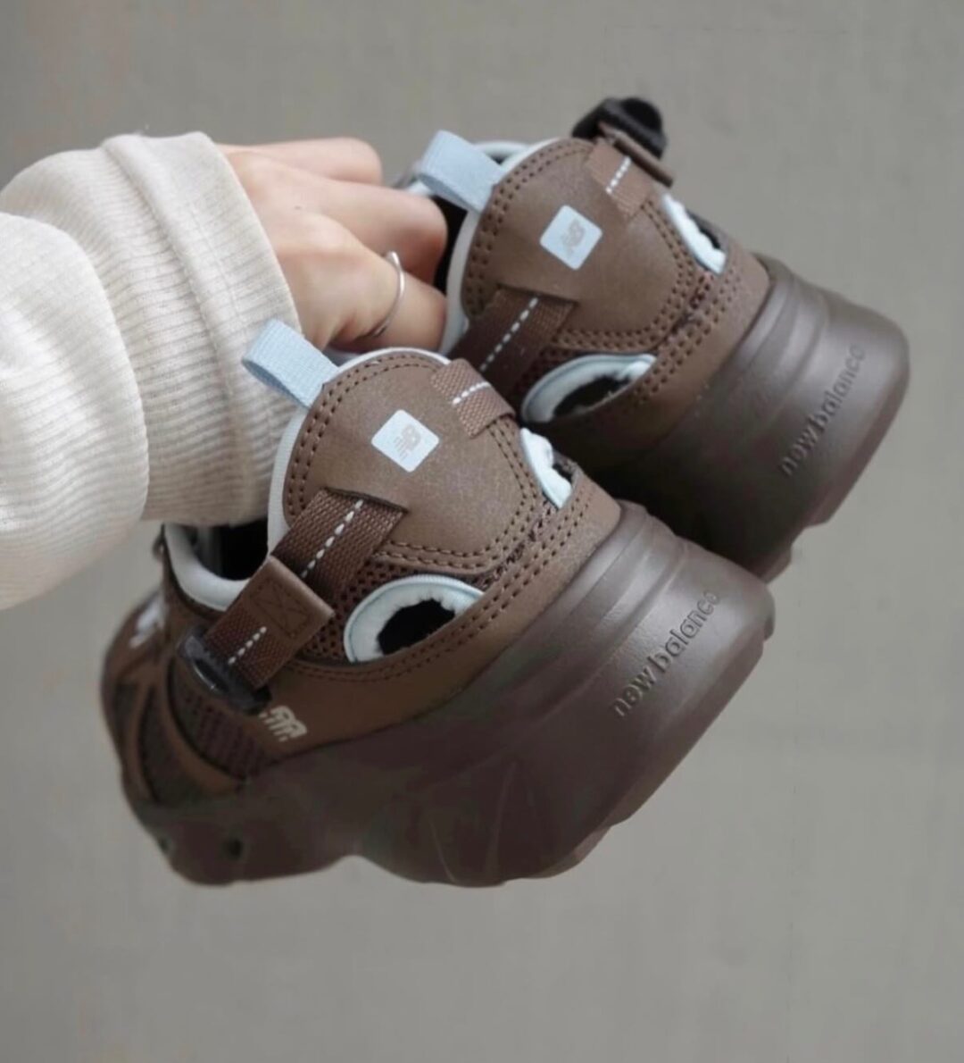 【2026年 発売】New Balance KAVE SD2401 BR “Brown/Sky Blue” (ニューバランス) [SD2401BR]