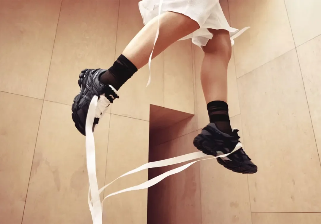 【2026年 6/12 発売】Griff × ASICS GEL-CUMULUS 16 “Griff Black” (グリフ アシックス ゲルキュムラス) [1203B038.001]