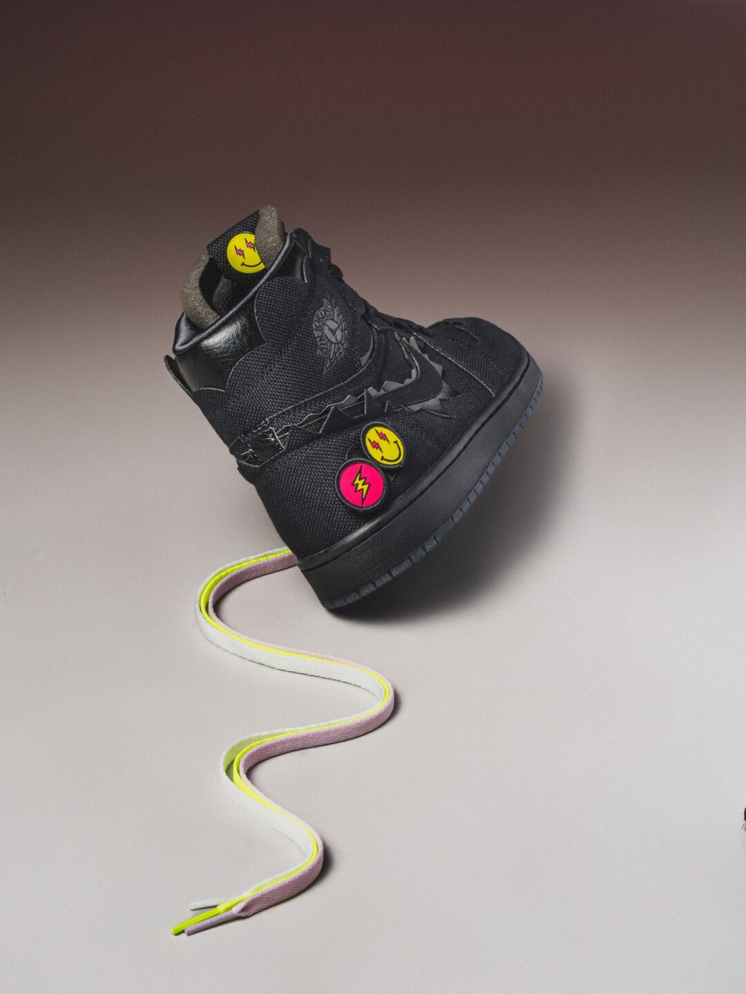 J Balvin x NIKE AIR JORDAN 1 HIGH “Black” (J.バルヴィン ナイキ エア ジョーダン 1 ハイ “ブラック”)