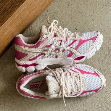 【2026年 発売】ASICS GEL-CUMULUS 16 “White/Cream” (アシックス ゲルキュムラス) [1203A733.108]