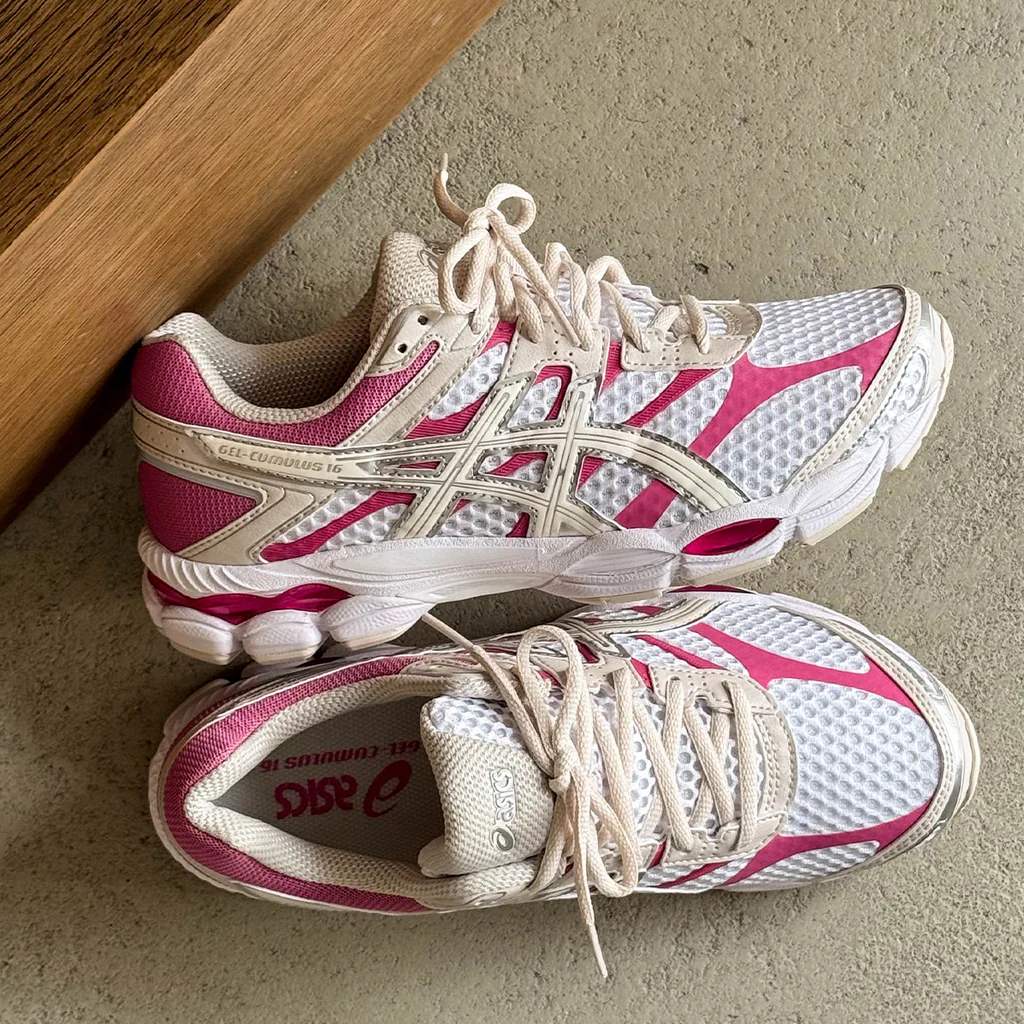 【2026年 発売】ASICS GEL-CUMULUS 16 “White/Cream” (アシックス ゲルキュムラス) [1203A733.108]