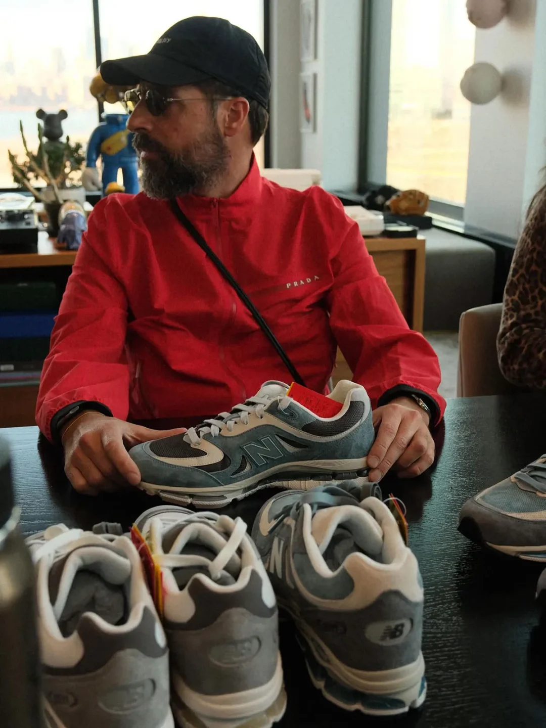 Ronnie FiegがKITH × New Balance 最新コラボモデルが公開!「2000」と「2002」のハイブリッドモデルか (キス ニューバランス)
