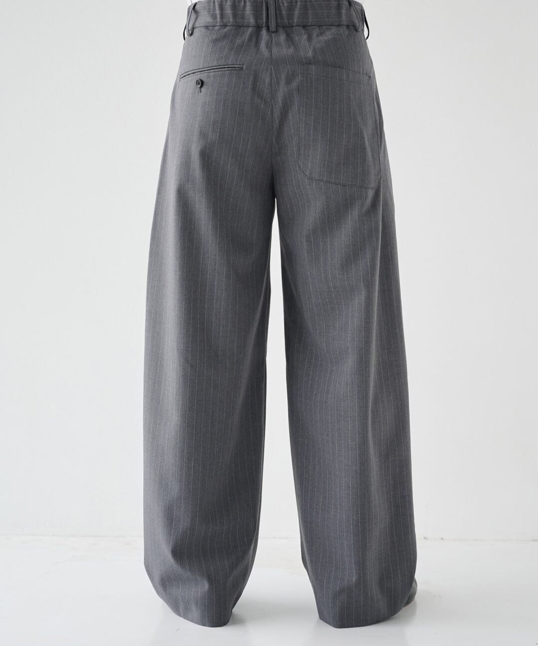 STUDIOUS ORIGINAL 2026 SS “2Tuck Curve Slacks”が発売 (ステュディオス オリジナル)