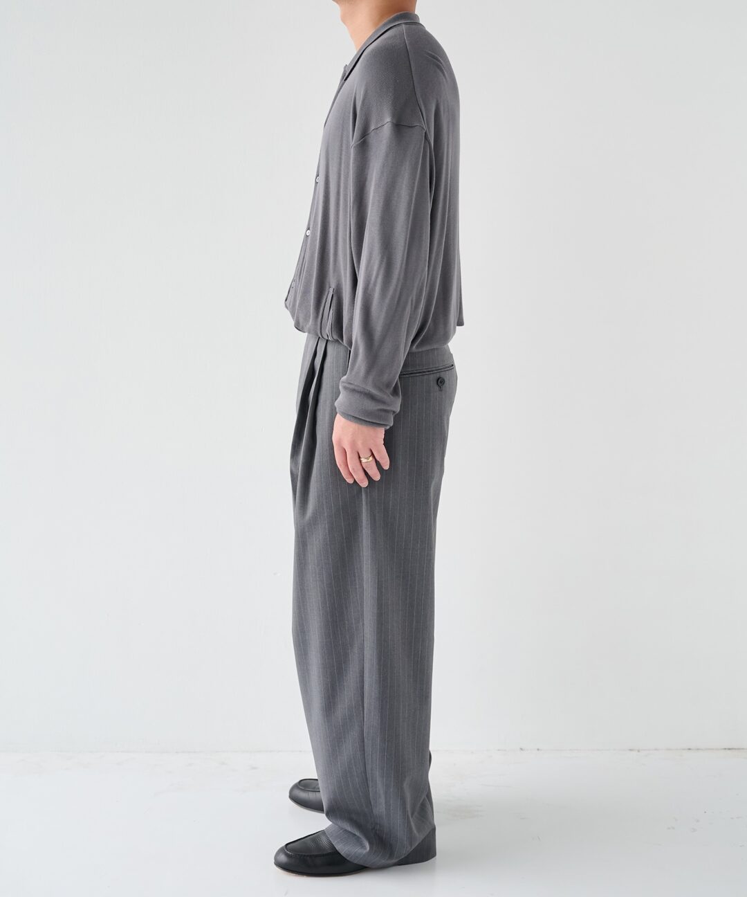 STUDIOUS ORIGINAL 2026 SS “2Tuck Curve Slacks”が発売 (ステュディオス オリジナル)