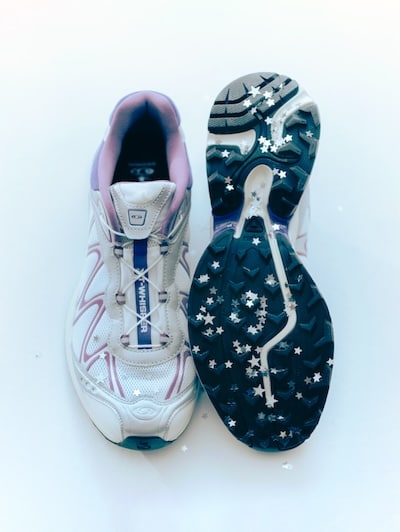 “ブルーベリーチーズケーキ”の色彩でモードに昇華したSalomon for Ray BEAMS XT-WHISPERが2026年 5/14 発売 (サロモン レイビームス)
