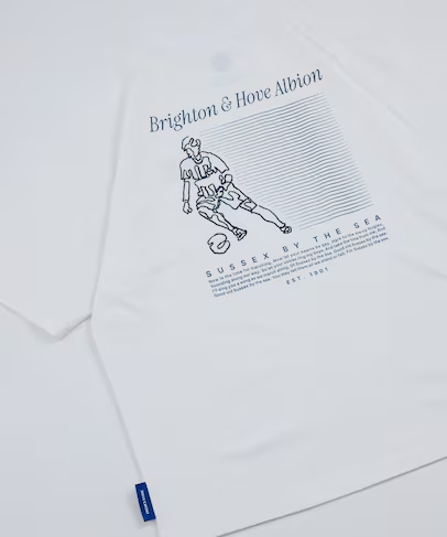 三笘薫所属「ブライトン」× フリークスストア 初コラボアイテムが5/22 12:00 発売 (Brighton & Hove Albion FC FREAK’S STORE)