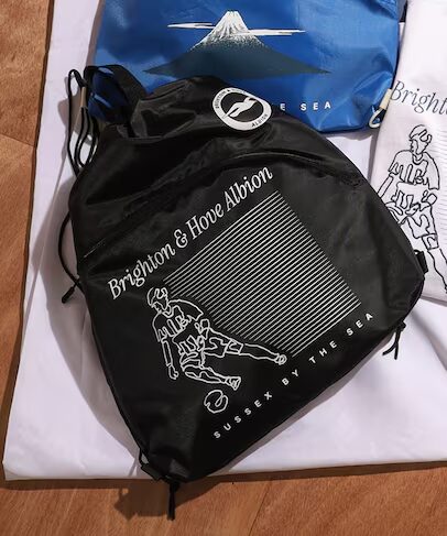 三笘薫所属「ブライトン」× フリークスストア 初コラボアイテムが5/22 12:00 発売 (Brighton & Hove Albion FC FREAK’S STORE)