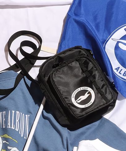三笘薫所属「ブライトン」× フリークスストア 初コラボアイテムが5/22 12:00 発売 (Brighton & Hove Albion FC FREAK’S STORE)