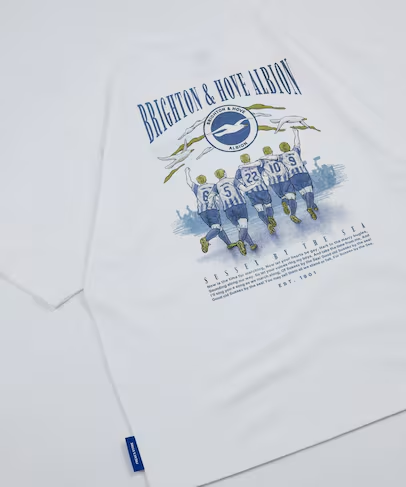 三笘薫所属「ブライトン」× フリークスストア 初コラボアイテムが5/22 12:00 発売 (Brighton & Hove Albion FC FREAK’S STORE)