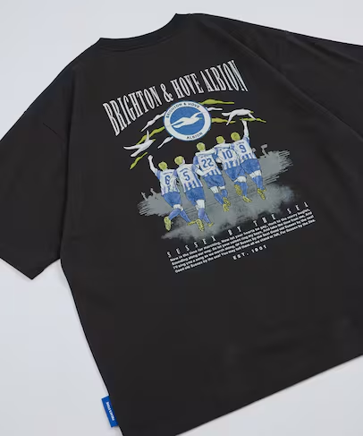 三笘薫所属「ブライトン」× フリークスストア 初コラボアイテムが5/22 12:00 発売 (Brighton & Hove Albion FC FREAK’S STORE)