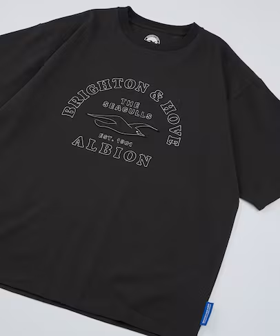 三笘薫所属「ブライトン」× フリークスストア 初コラボアイテムが5/22 12:00 発売 (Brighton & Hove Albion FC FREAK’S STORE)