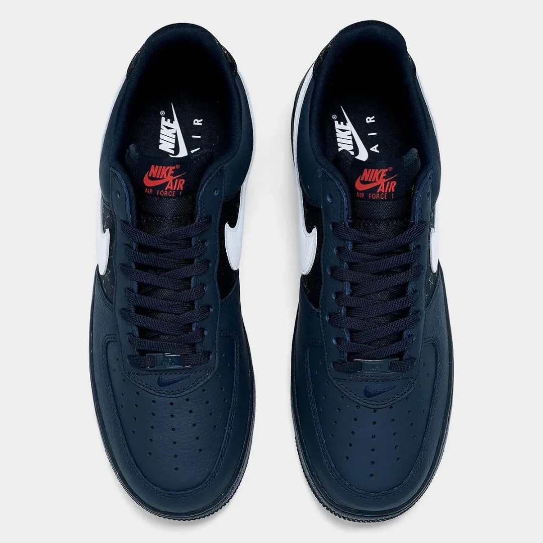【2026年 6/4 発売予定】NIKE AIR FORCE 1 LOW RETRO QS “Stars/Obsidian/University Red” (ナイキ エア フォース 1 ロー レトロ “スターツ/オブシディアン/レッド”) [IO9557-900]