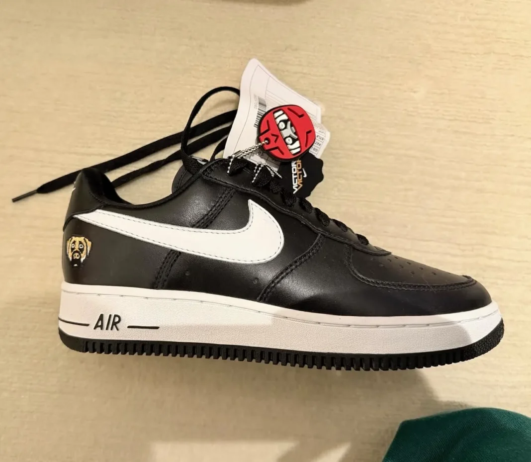 VICTOR VICTOR WORLDWIDE x NIKE AIR FORCE 1 LOW "Black/White" (ヴィクター・ヴィクター・ワールドワイド ナイキ エア フォース 1 ロー "ブラック/ホワイト")