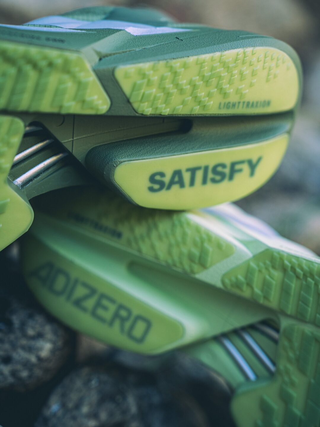 【2026年 5/25 発売】SATISFY × adidas ADIZERO ADIOS PRO 4 (アディダス サティスファイ アディゼロ アディオス プロ) [KH8439/KH8441/KH8442]