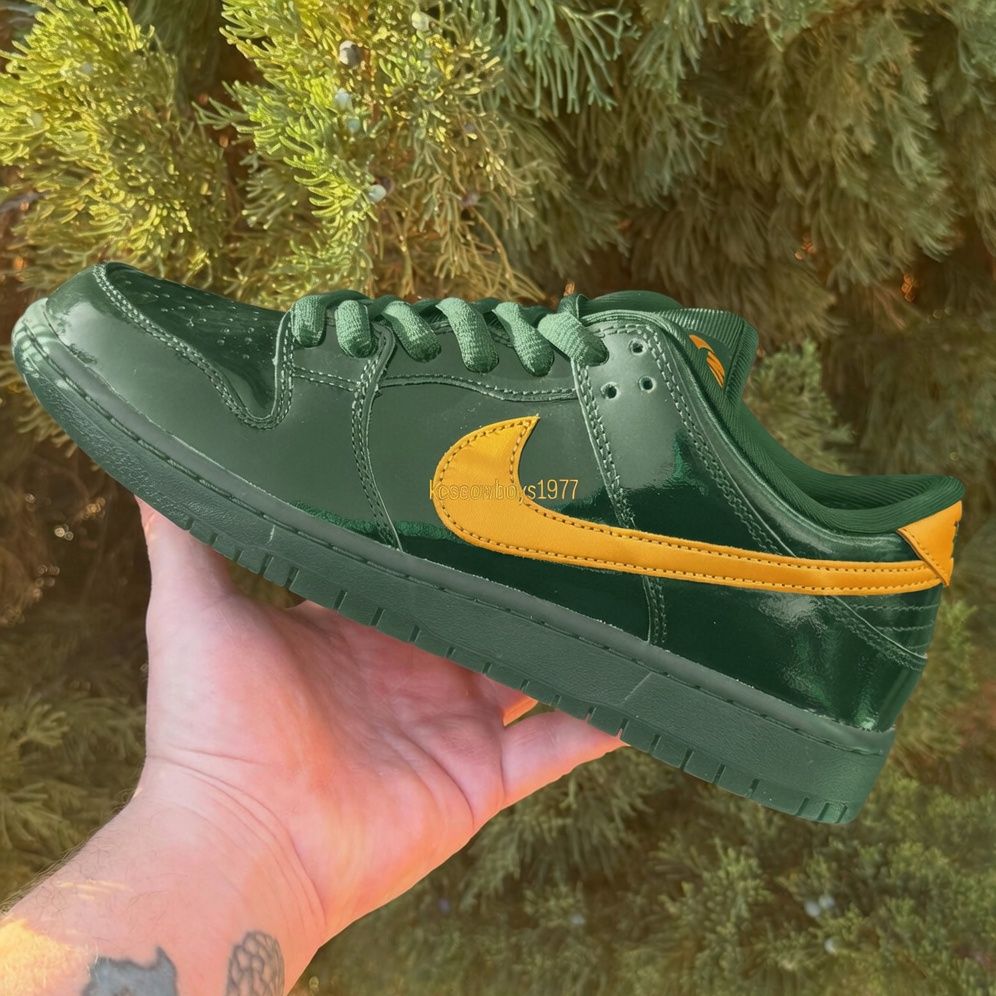 【2026年末 発売予定】NIKE SB DUNK LOW PRO PREMIUM WC “Black Spruce/Metallic Gold” (ナイキ SB ダンク ロー プロ プレミアム “ブラックスプルース/メタリックゴールド”) [IQ0431-300]