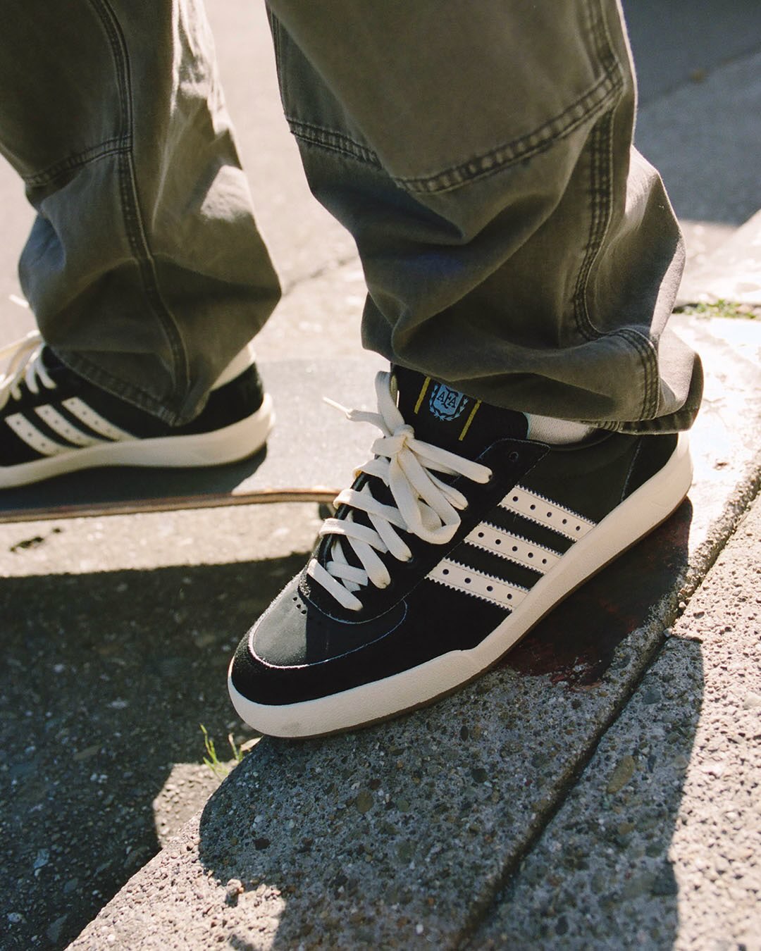 THRASHER × adidas Originals コラボコレクションが2026年 6/1 発売 (スラッシャー アディダス オリジナルス GLENBURN グレンバーン) [KH7384]