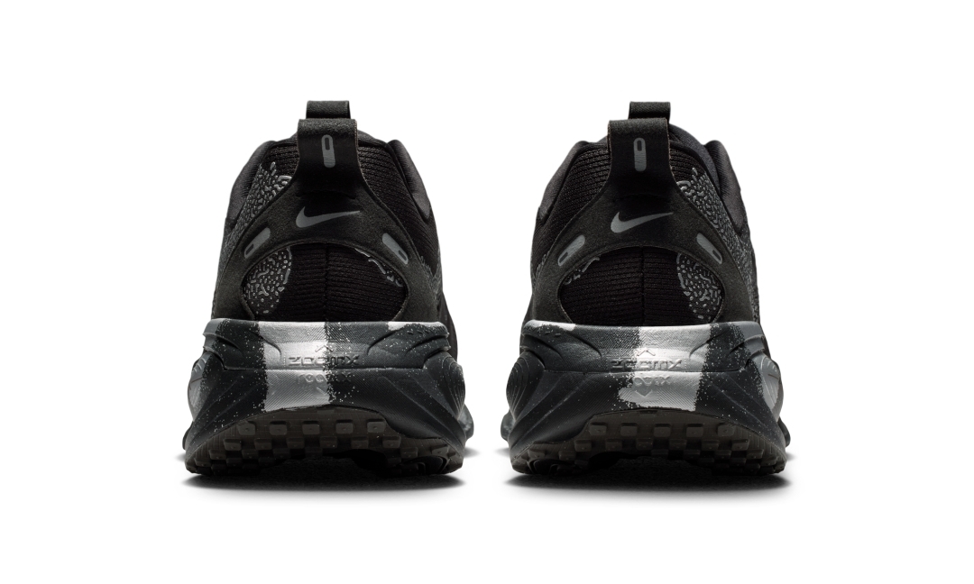 【2026年 5/21 発売】NIKE VOMERO 18 “Iron Grey/Light Smoke Grey” (ナイキ ボメロ “アイアングレー/ライトスモークグレー”) [IQ3925-001]