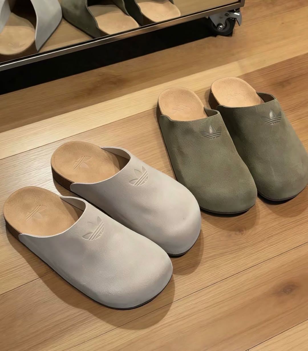 【2026年 発売】adidas Originals ADIMULE SLIDE "Olive/Wonder Beige" (アディダス オリジナルス アディミュール スライド) [IH6906/IH6907]