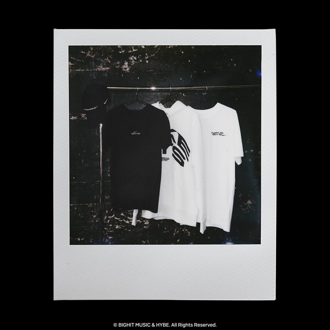 BTS × NIKE グッズコレクション & NIKE BY YOU カスタマイズが世界の都市で開催、日本は2026年 6/1 & 6/12 (ビーティーエス ナイキ)