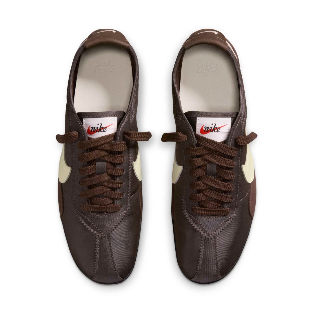 【2026年 秋 発売予定】NIKE MOON SHOES OG “Baroque Brown/Black/Cashmere” (ナイキ ムーンシューズ “バロックブラウン/ブラック/カシミア”) [IW0955-201]