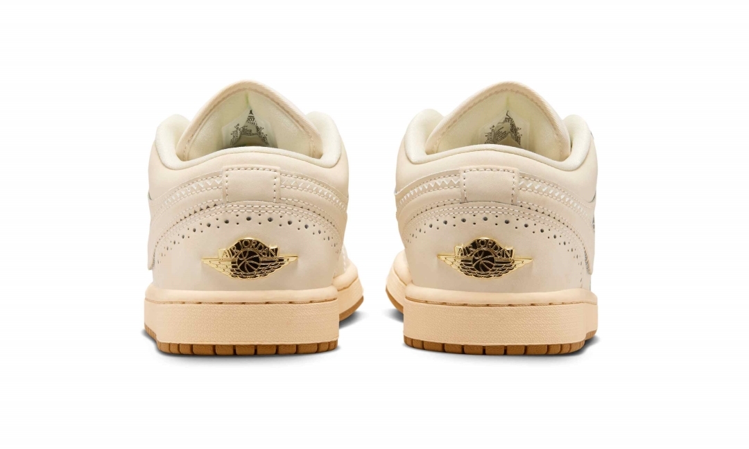 【2026年 発売予定】NIKE W AIR JORDAN 1 LOW SE V2 “Brogue/Chalk/Metallic Gold” (ナイキ エア ジョーダン ロー “ブローグブラック/チョーク/ゴールド”) [IO0759-100]