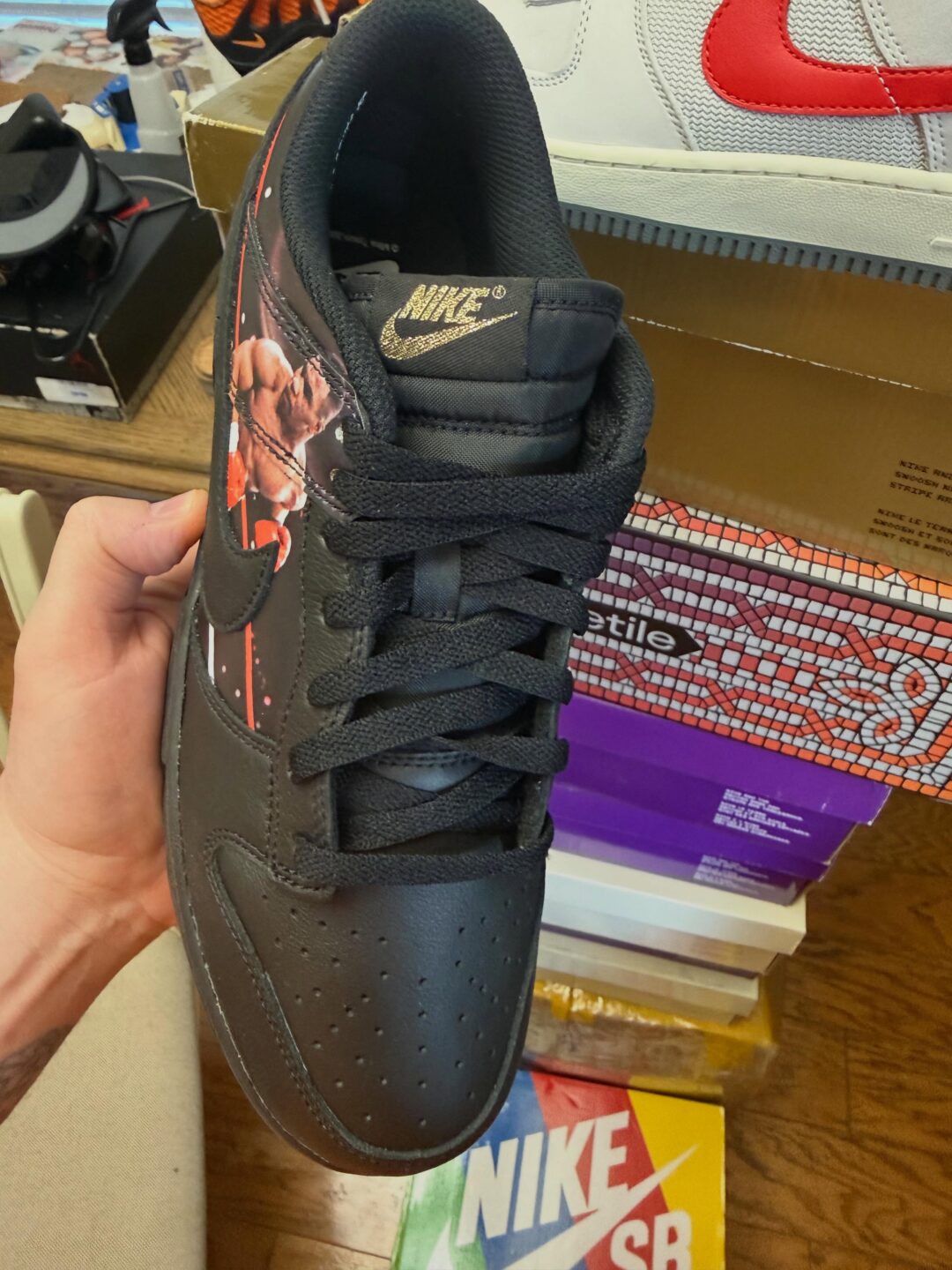【2026年末 発売予定】SUPREME × Martine Rose × NIKE DUNK LOW “Mike Tyson”  (シュプリーム マーティン・ローズ ナイキ SB ダンク ロー “マイク・タイソン”) [JA1868-001]