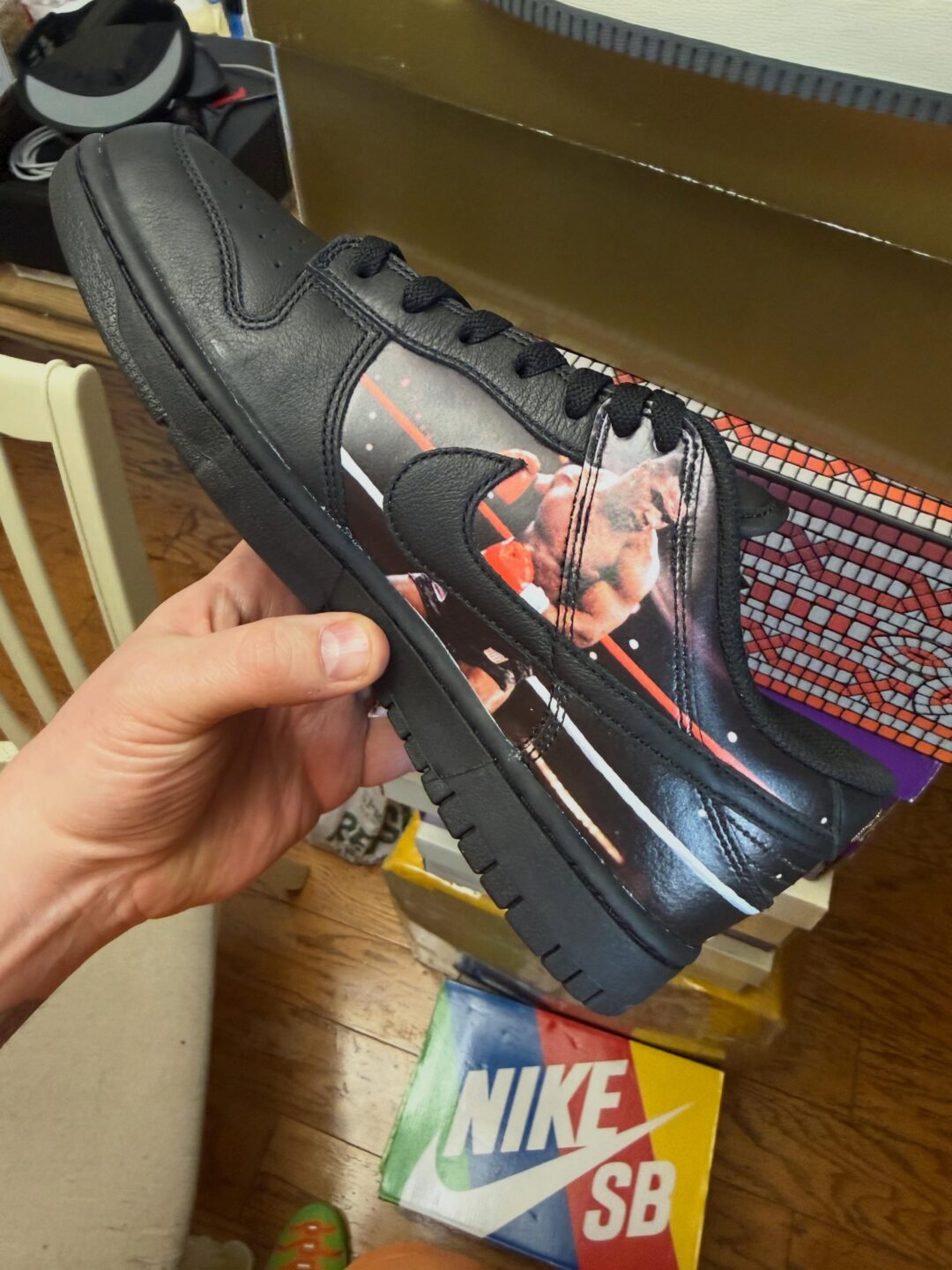 【2026年末 発売予定】SUPREME × Martine Rose × NIKE DUNK LOW “Mike Tyson”  (シュプリーム マーティン・ローズ ナイキ SB ダンク ロー “マイク・タイソン”) [JA1868-001]