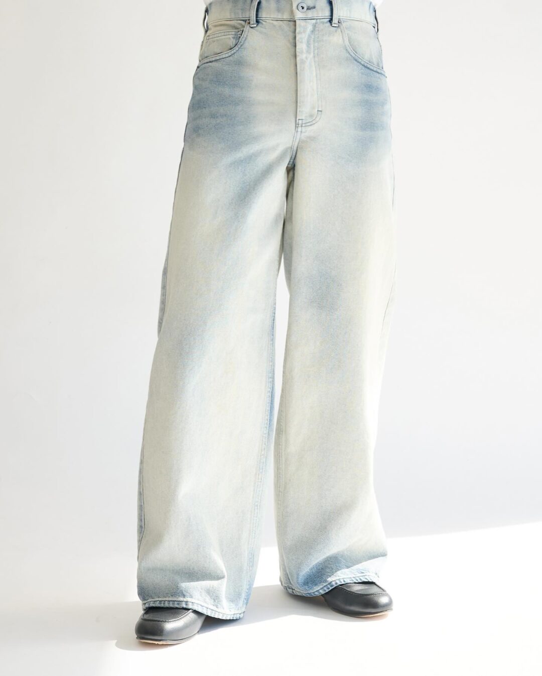 STUDIOUS ORIGINAL 2026 SS “BLEACH OVERDYE DENIM JEANS”が発売 (ステュディオス オリジナル)