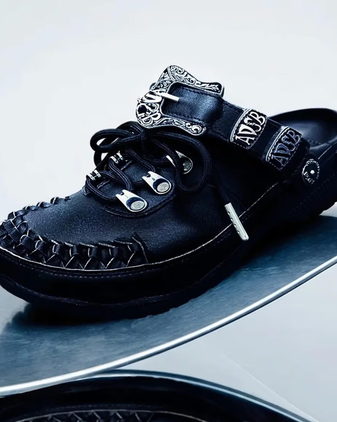 Crocs x Andersson Bell “CLASSIC CLOG & BAE CLOG”が2026年 5/20 発売 (クロックス アンダーソン ベル クラシッククロッグ) [212488/212978]
